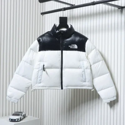Kendall Jenner Daunenjacke weiß und schwarz