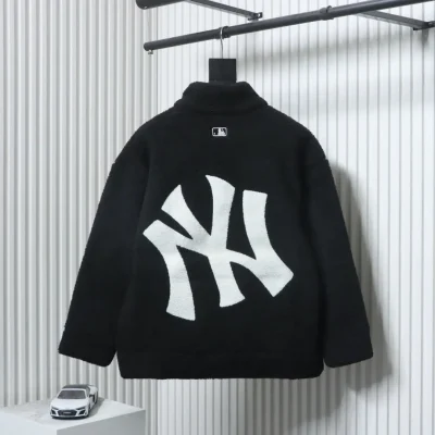 Klassische MLB-Lammwolljacke mit gesticktem Logo