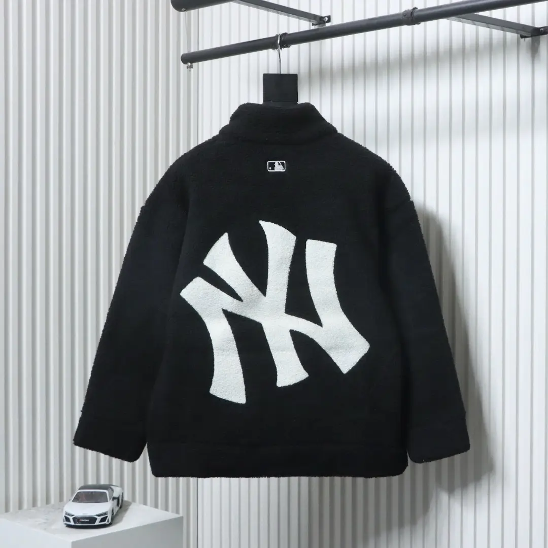 Klassische MLB-Lammwolljacke mit gesticktem Logo