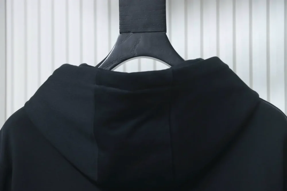 Karierte Sweatshirtjacke mit Kapuze und Reißverschluss – Bild 4