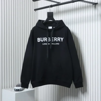 Klassischer Hoodie mit Buchstaben-Print