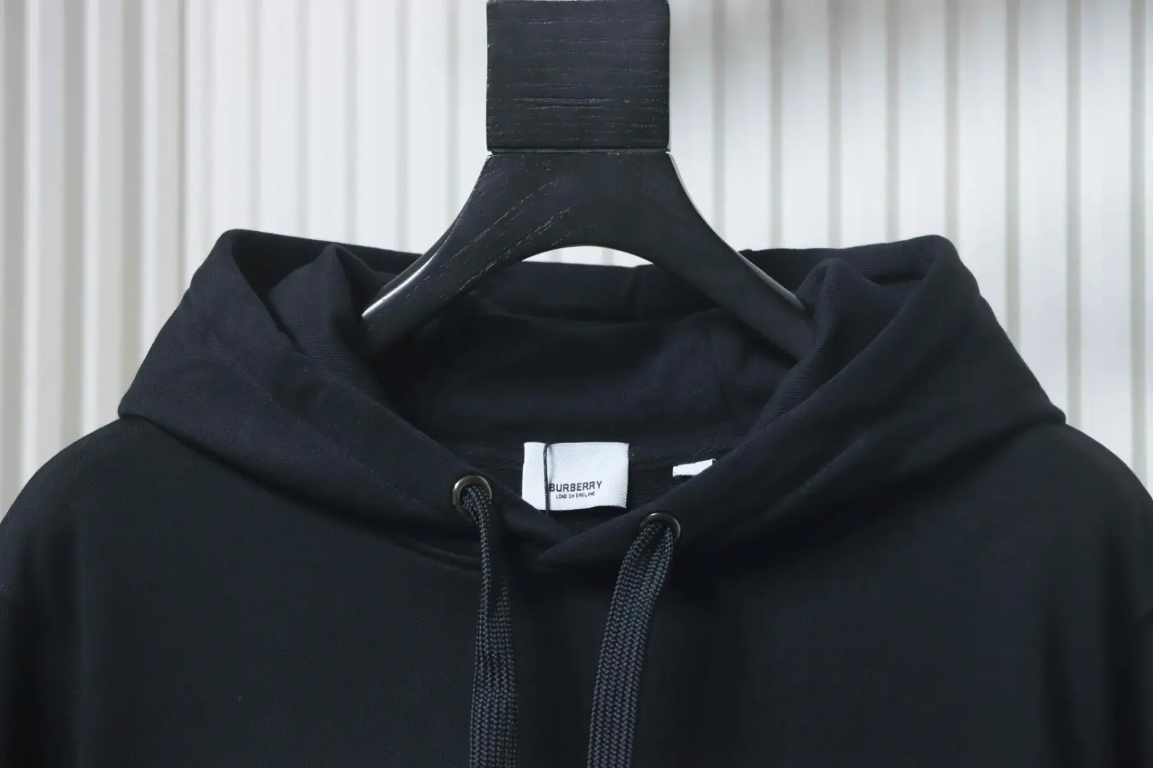 Karierte Sweatshirtjacke mit Kapuze und Reißverschluss – Bild 3