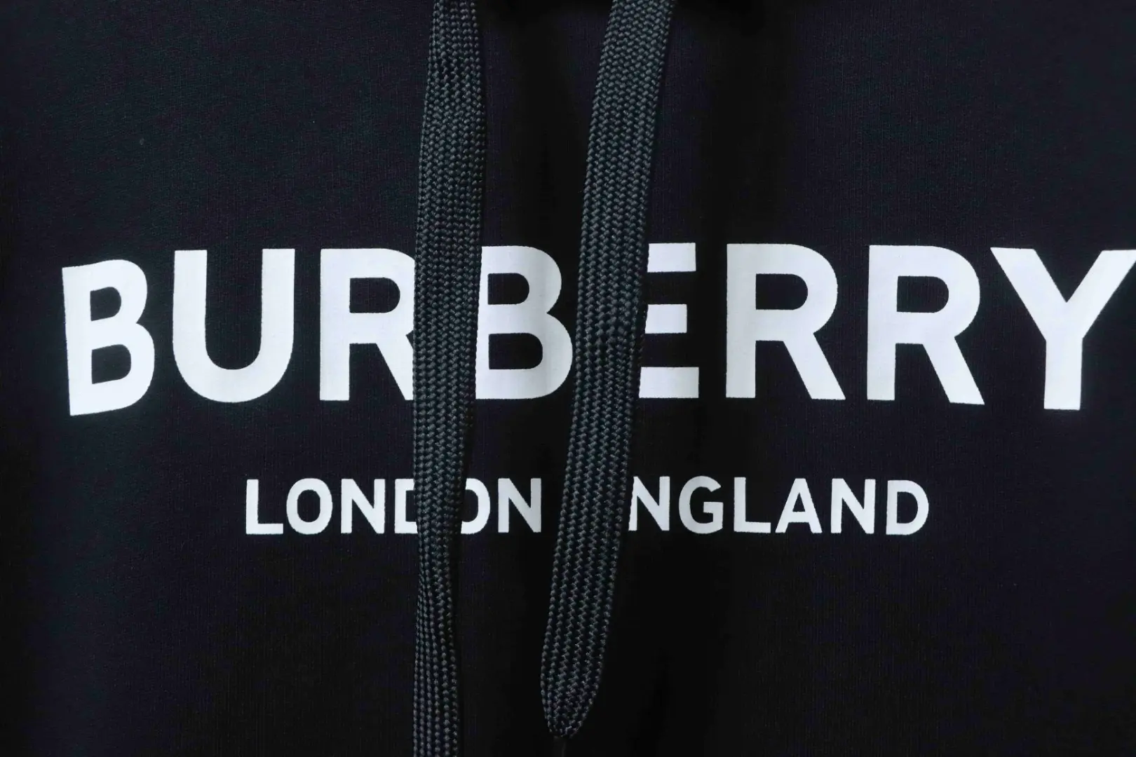 Karierte Sweatshirtjacke mit Kapuze und Reißverschluss – Bild 5