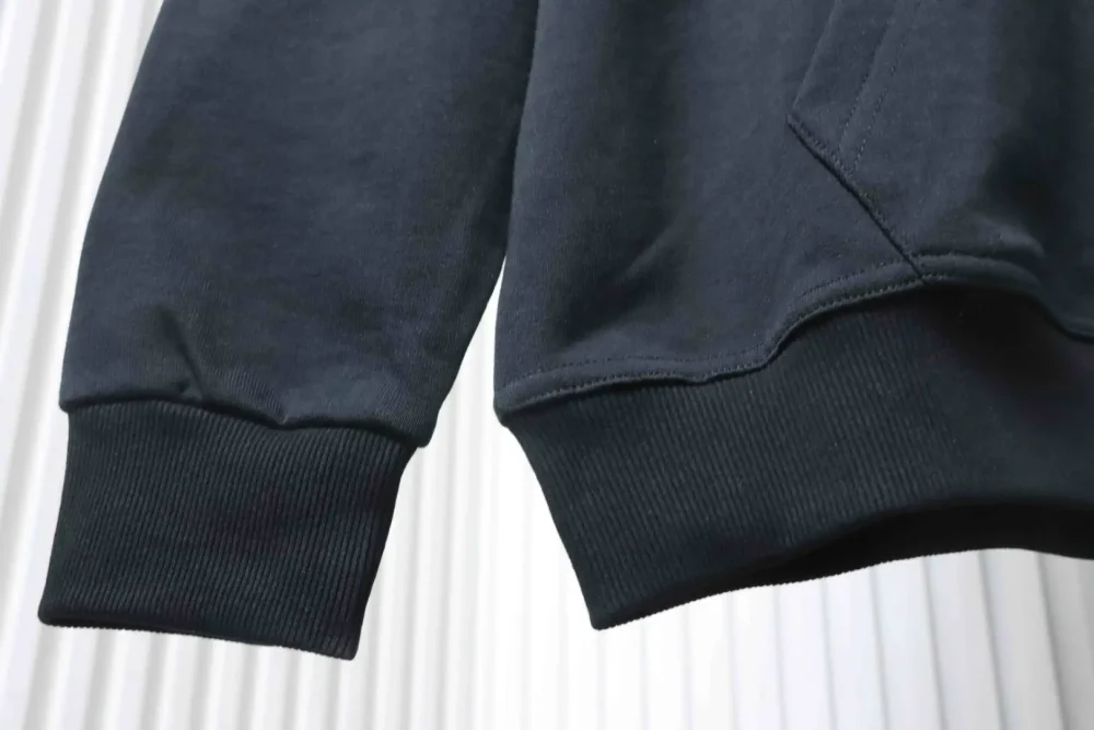 Karierte Sweatshirtjacke mit Kapuze und Reißverschluss – Bild 8