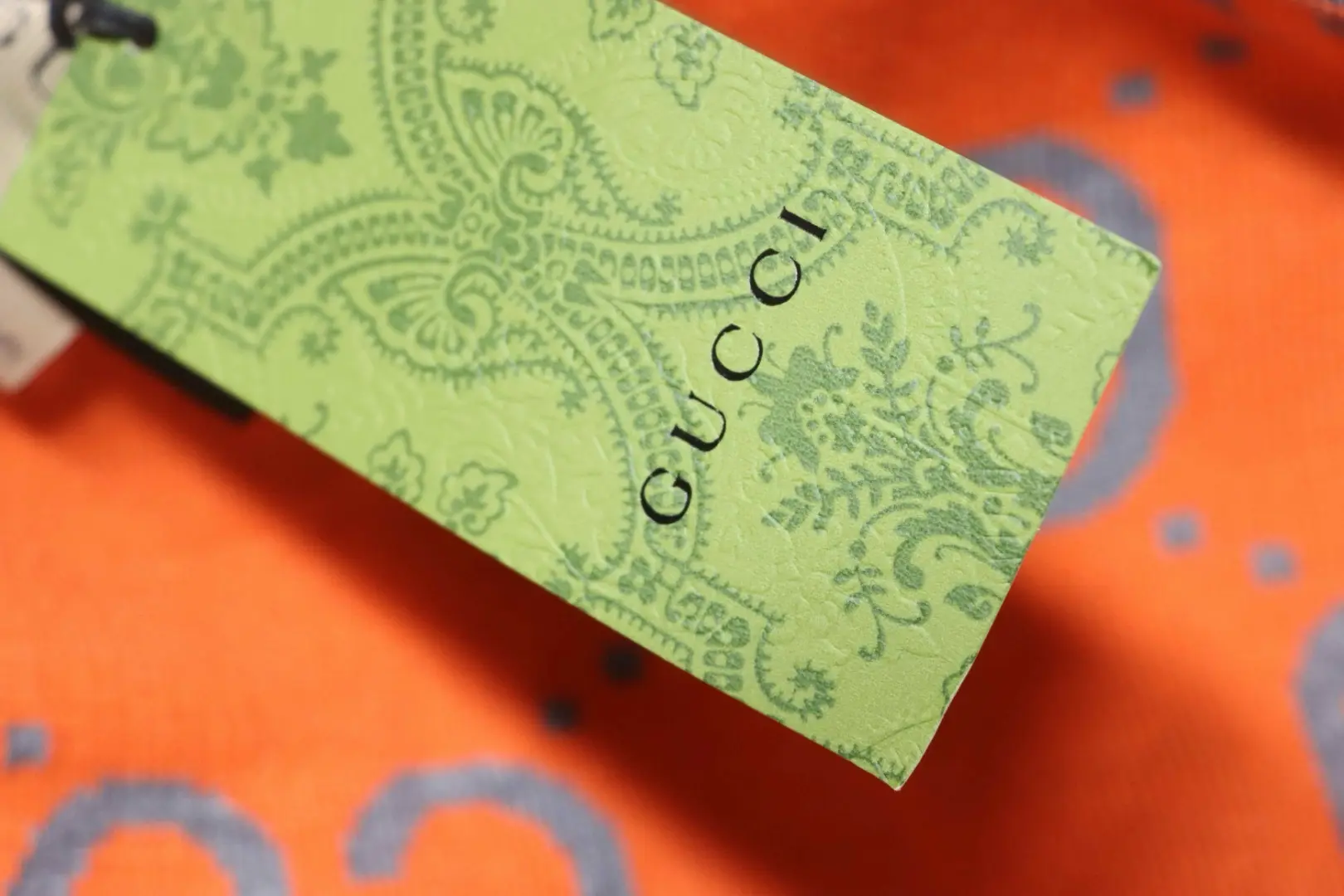 Klassischer Pullover mit ineinandergreifendem Strickmuster – Bild 8