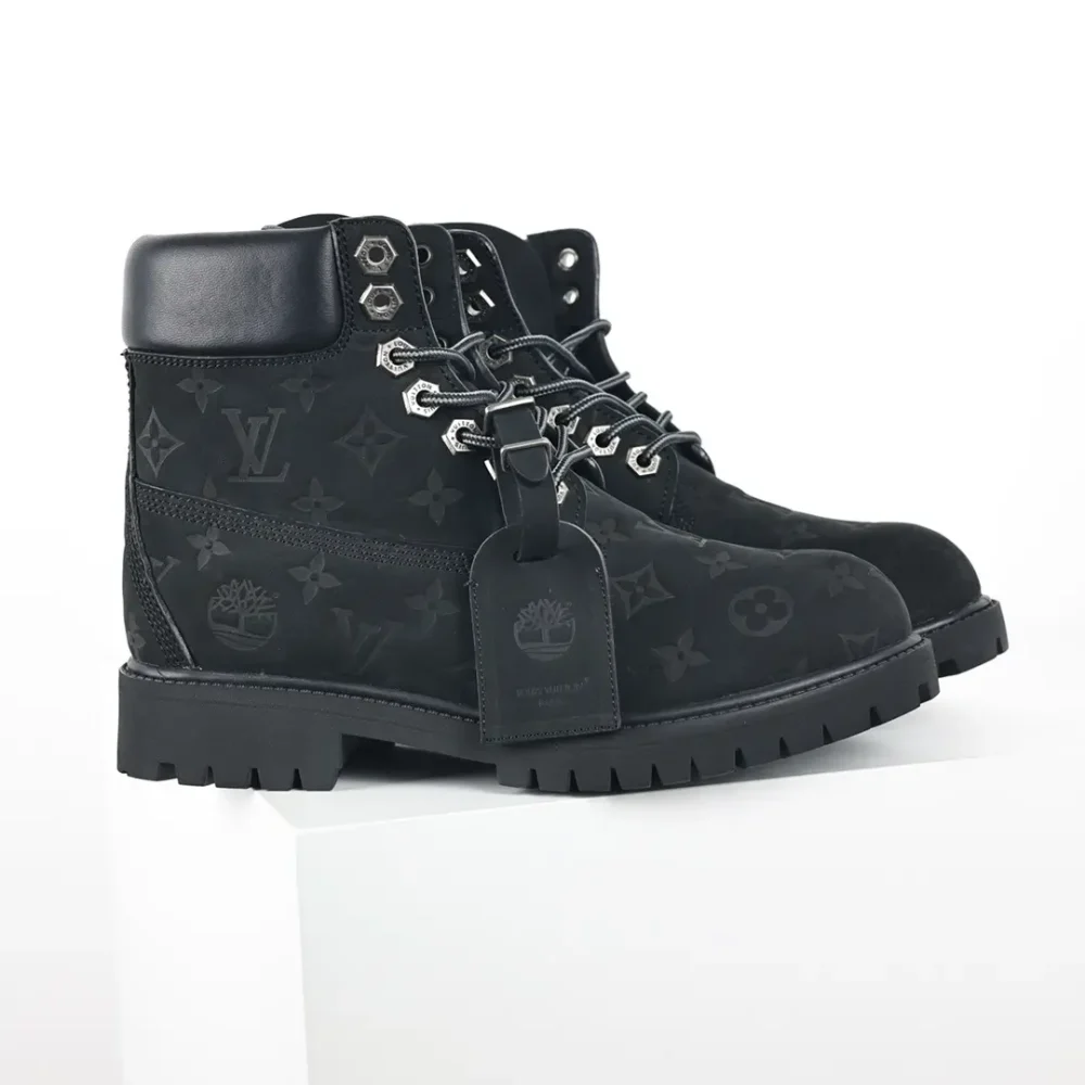 L.U Timberland Schwarze Stiefeletten mit Monogramm – Bild 2