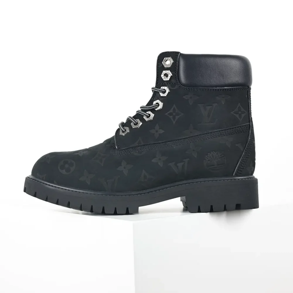 L.U Timberland Schwarze Stiefeletten mit Monogramm – Bild 4