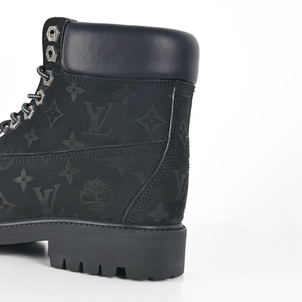 L.U Timberland Schwarze Stiefeletten mit Monogramm – Bild 7