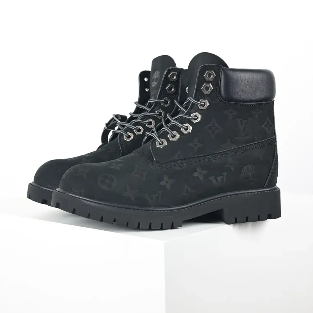 L.U Timberland Schwarze Stiefeletten mit Monogramm – Bild 3
