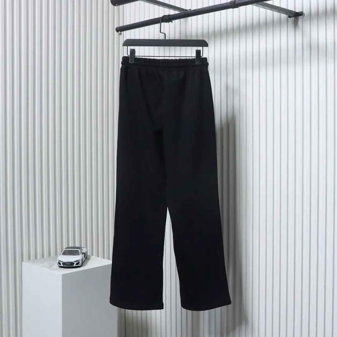 L0,ewe x ON Angpao Co-Branding-Hose – Bild 2