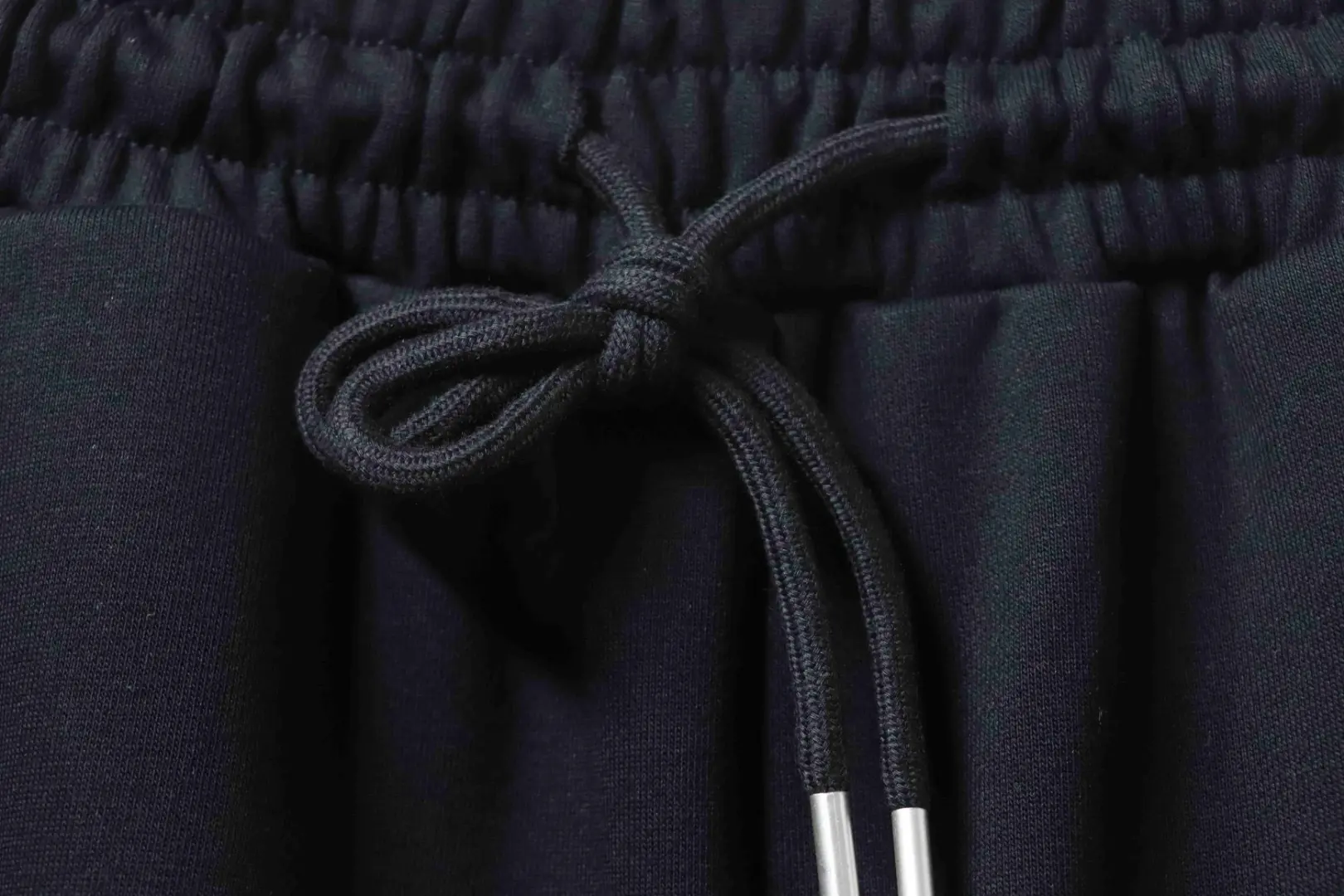 L0,ewe x ON Angpao Co-Branding-Hose – Bild 5