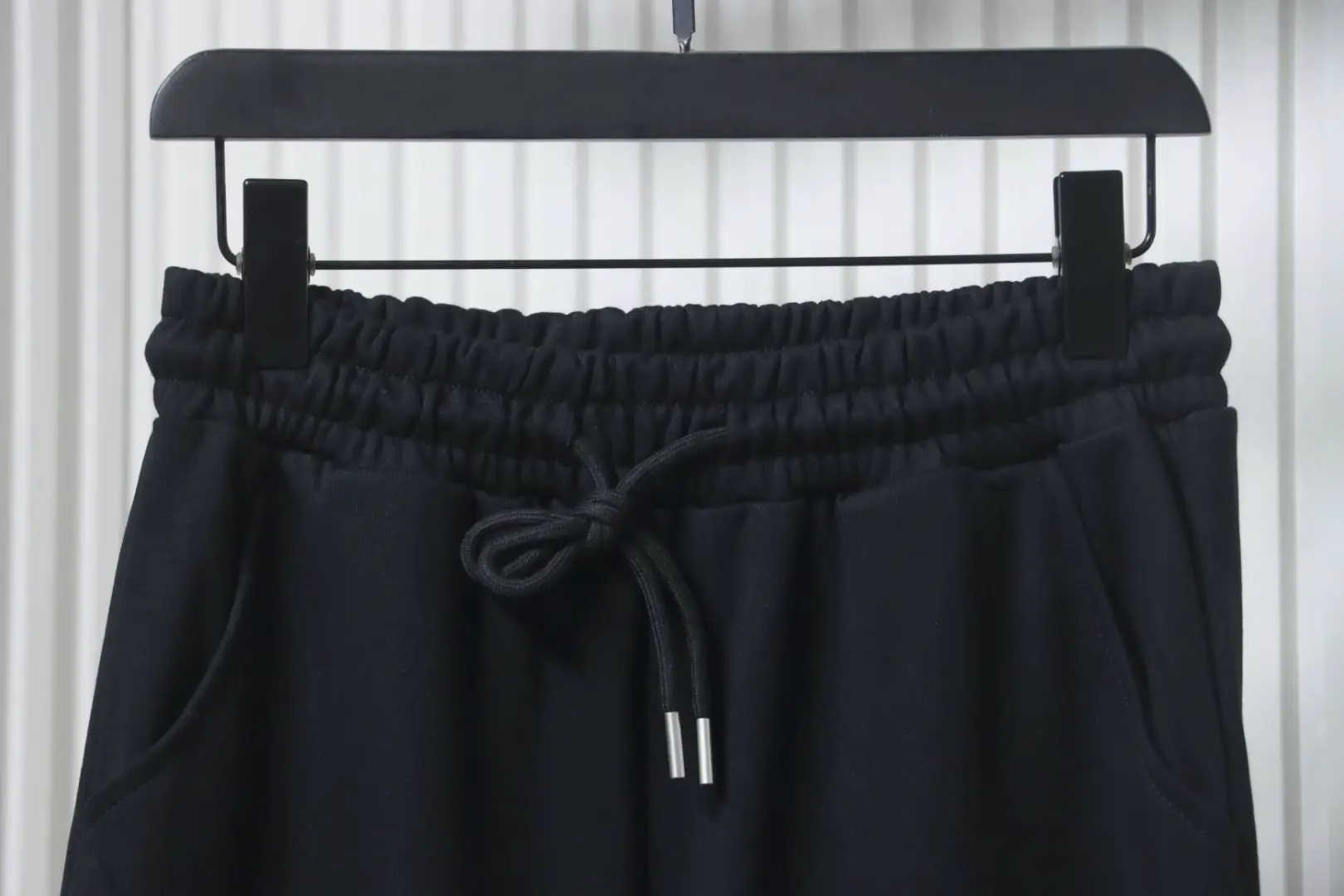 L0,ewe x ON Angpao Co-Branding-Hose – Bild 3