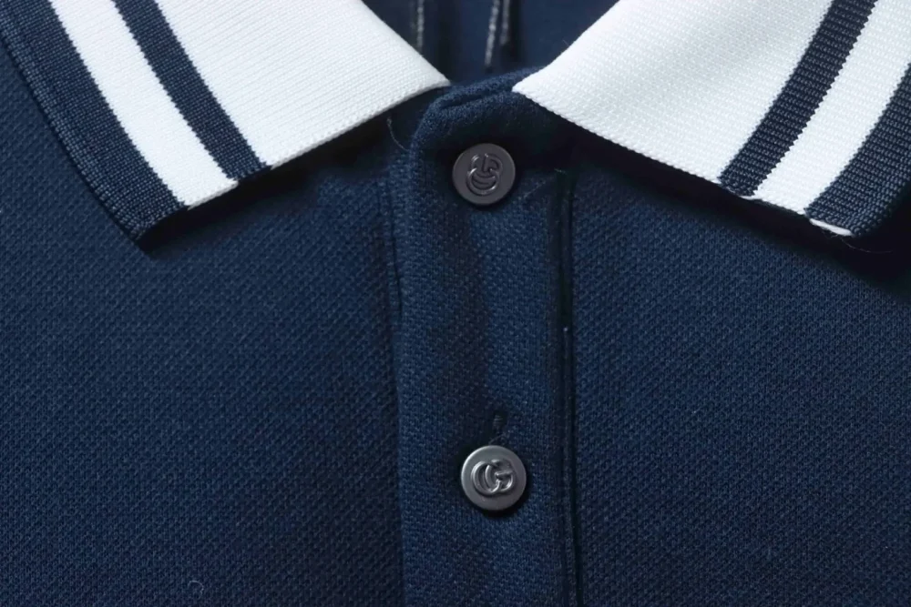 Langärmliges Poloshirt mit Buchstabenstickerei am Revers – Bild 5