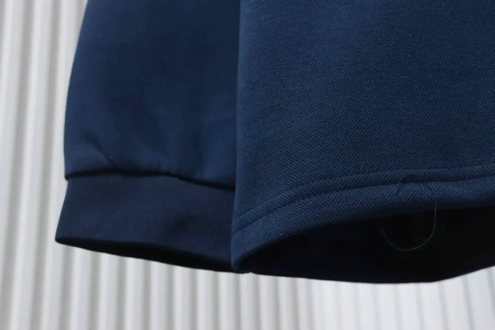Langärmliges Poloshirt mit Buchstabenstickerei am Revers – Bild 8