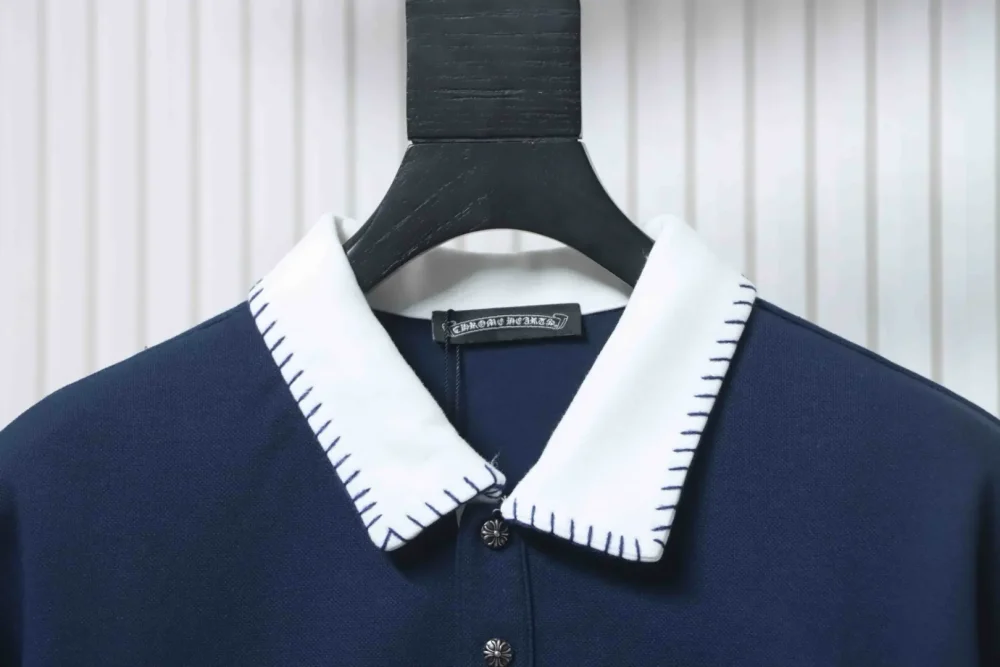 Langärmliges Poloshirt mit Hufeisen-Stickerei am Revers – Bild 3