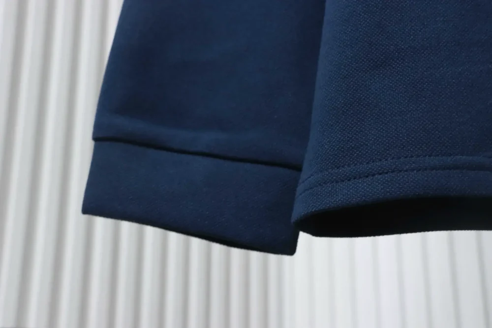 Langärmliges Poloshirt mit Hufeisen-Stickerei am Revers – Bild 6