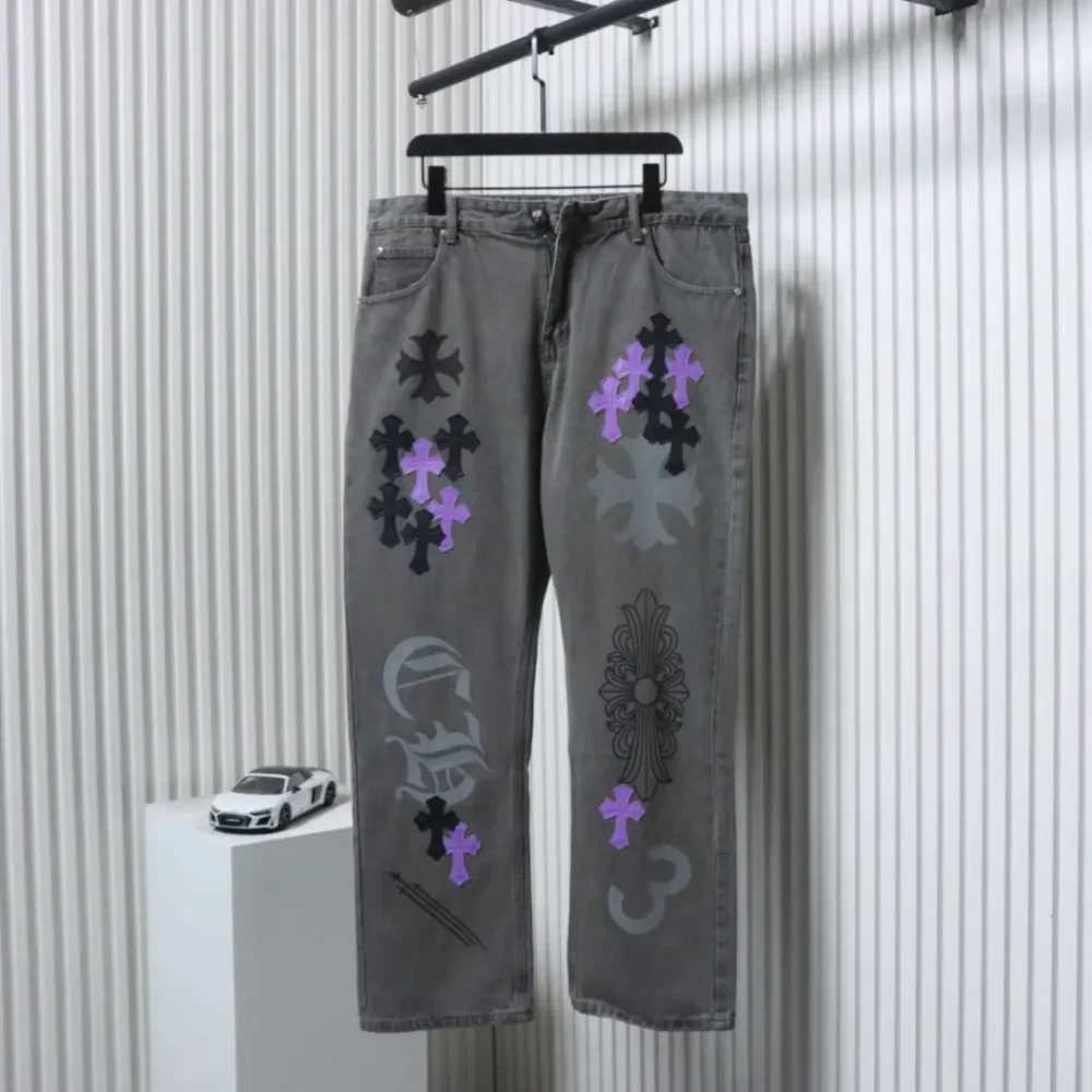 Lilafarbene Jeans aus Patchwork-Leder mit Graffiti-Sprühfarbe in limitierter Auflage – Bild 13