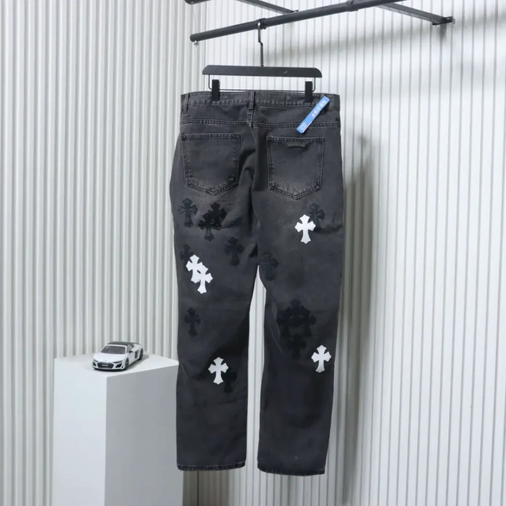 Miami Khaki-Jeans in Schwarz mit Kreuzaufnäher in limitierter Auflage – Bild 11