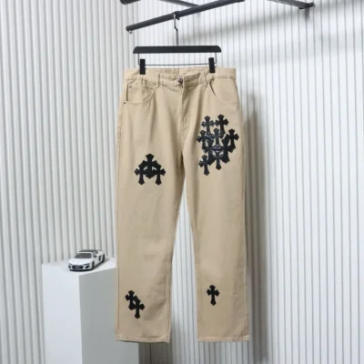 Miami Khaki-Jeans in Schwarz mit Kreuzaufnäher in limitierter Auflage