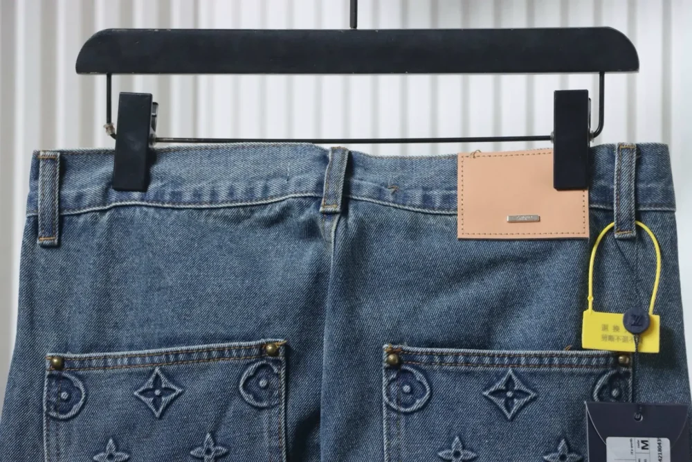Overalls aus Jeans mit Prägung XXL – Bild 4