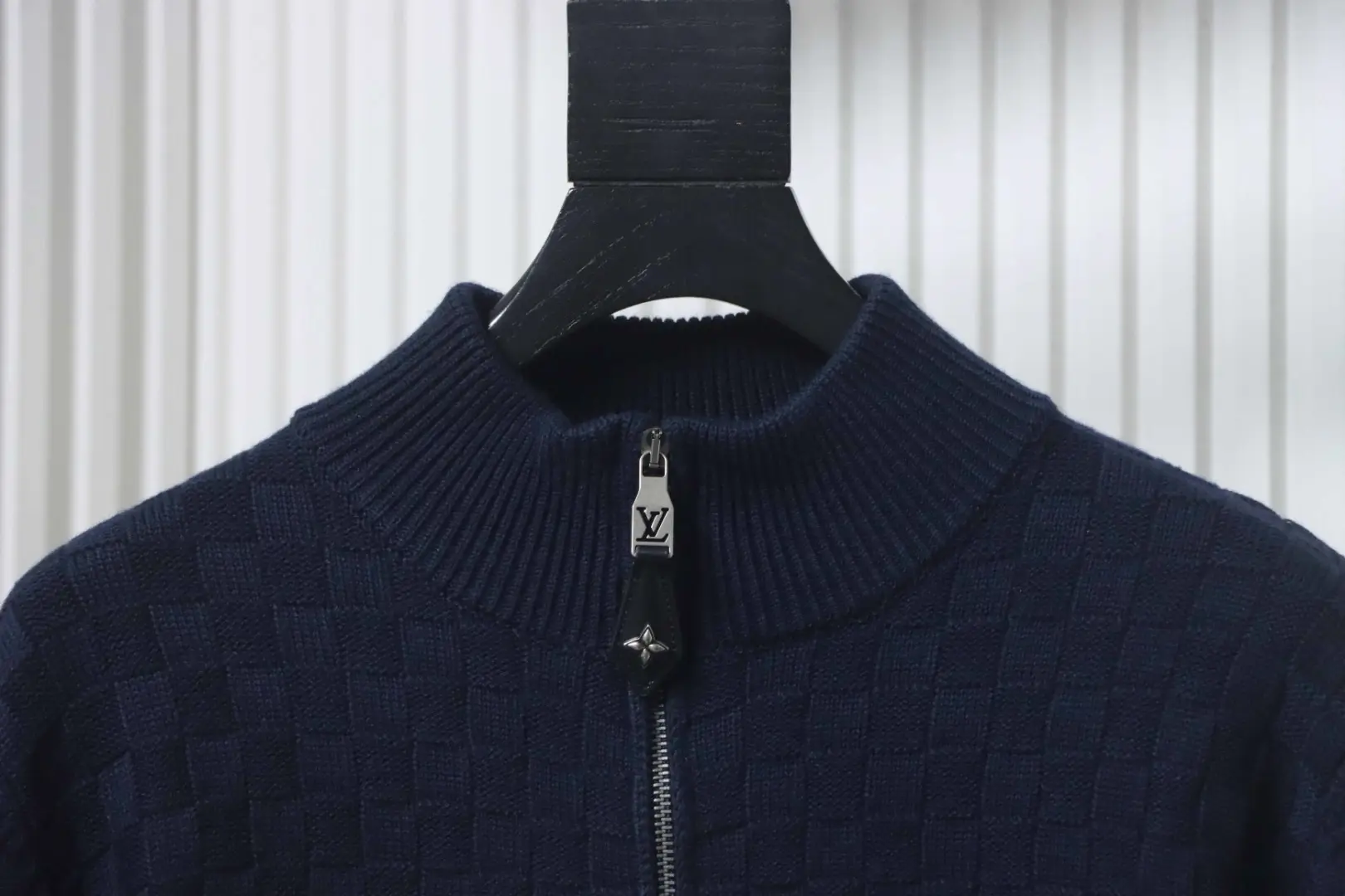 Pullover mit halbem Reißverschluss und Stehkragen im Schachbrettmuster – Bild 3