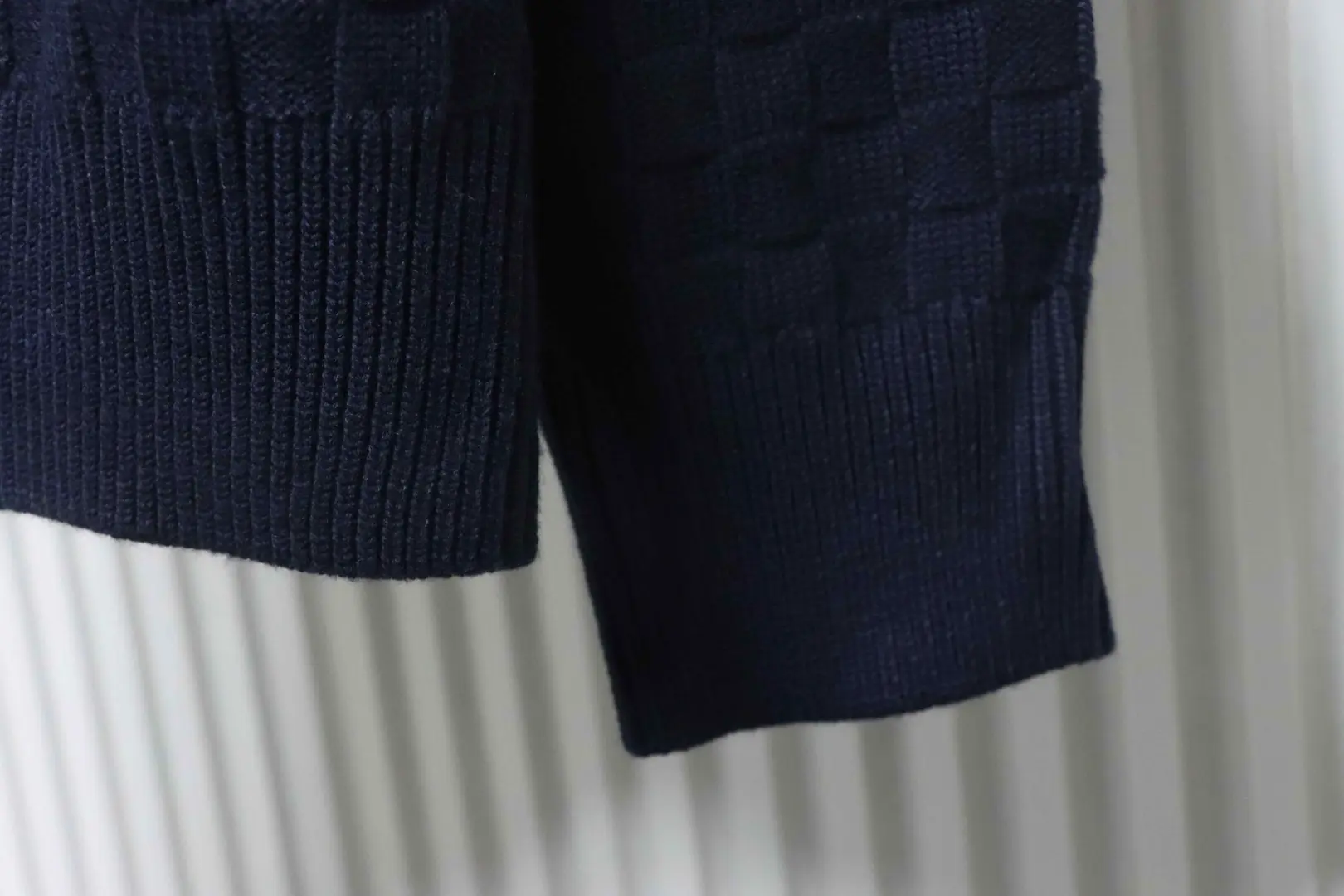 Pullover mit halbem Reißverschluss und Stehkragen im Schachbrettmuster – Bild 5