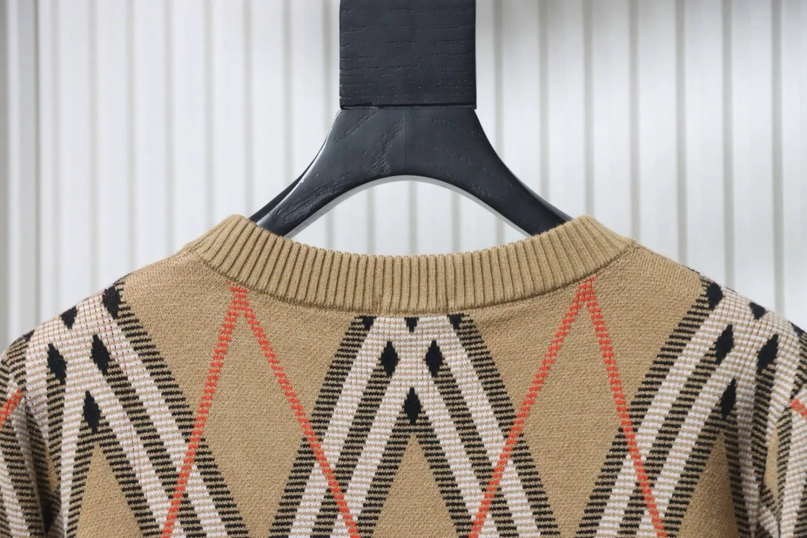 Rundhals-Strickpullover aus Twill mit Karomuster – Bild 4