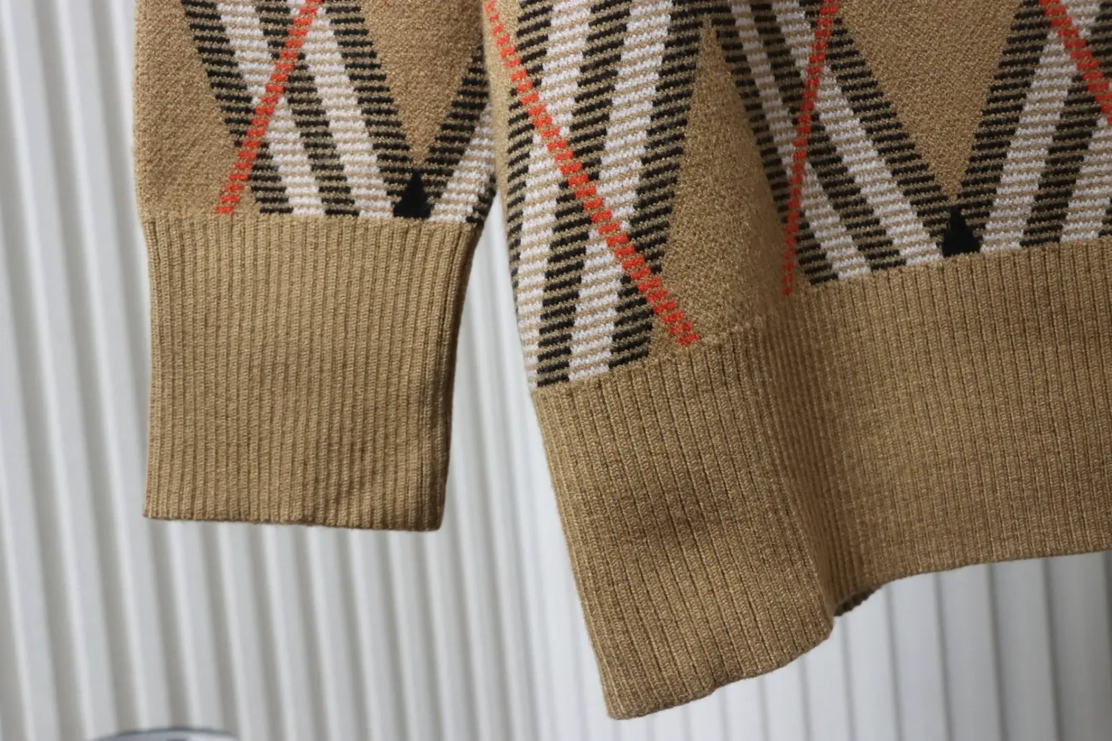 Rundhals-Strickpullover aus Twill mit Karomuster – Bild 5