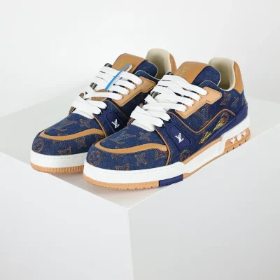 Sneaker-Skateschuhe aus blauem Kalbsleder und Denim mit gestickten Buchstaben