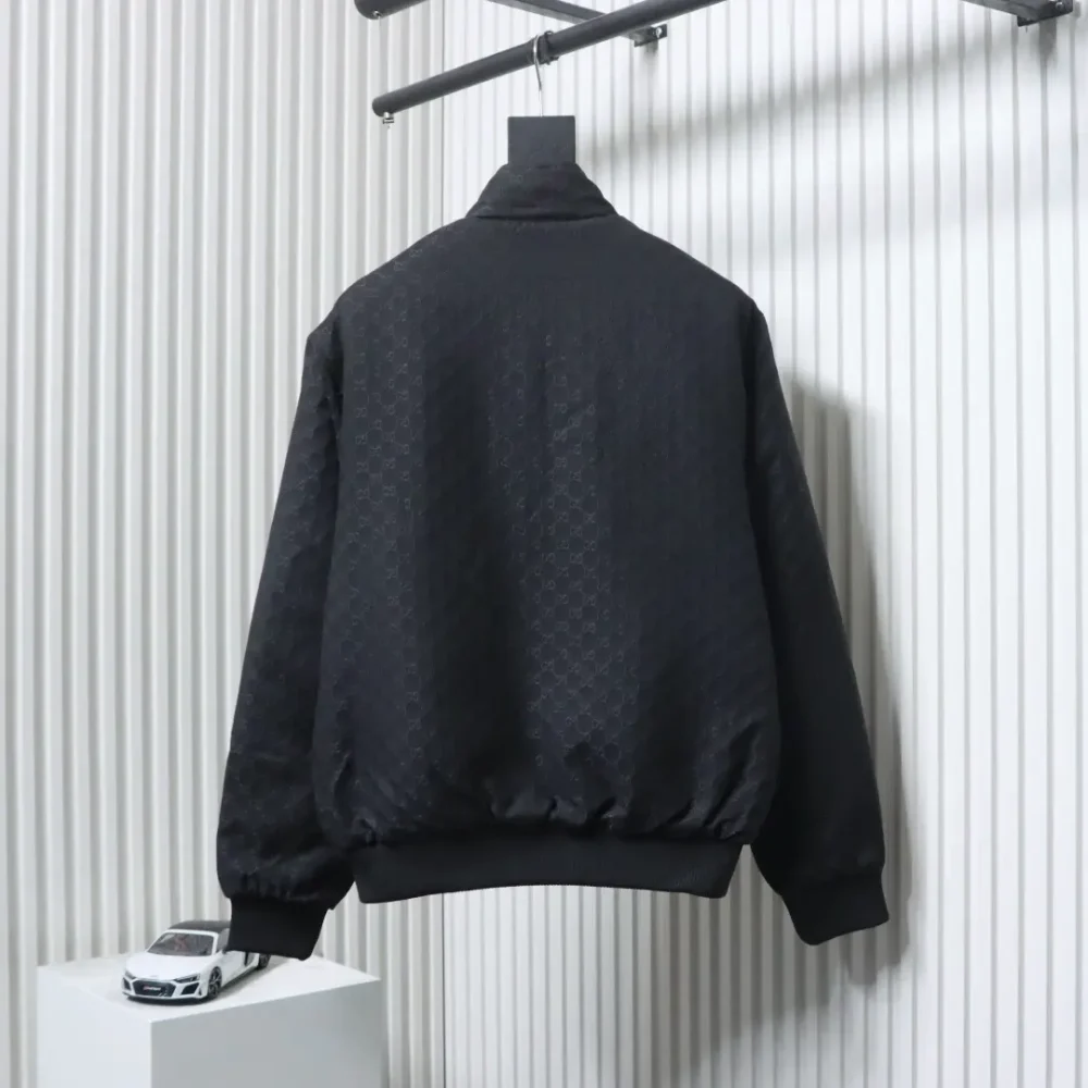 Steppjacke mit Stehkragen und Allover-GG-Muster – Bild 11