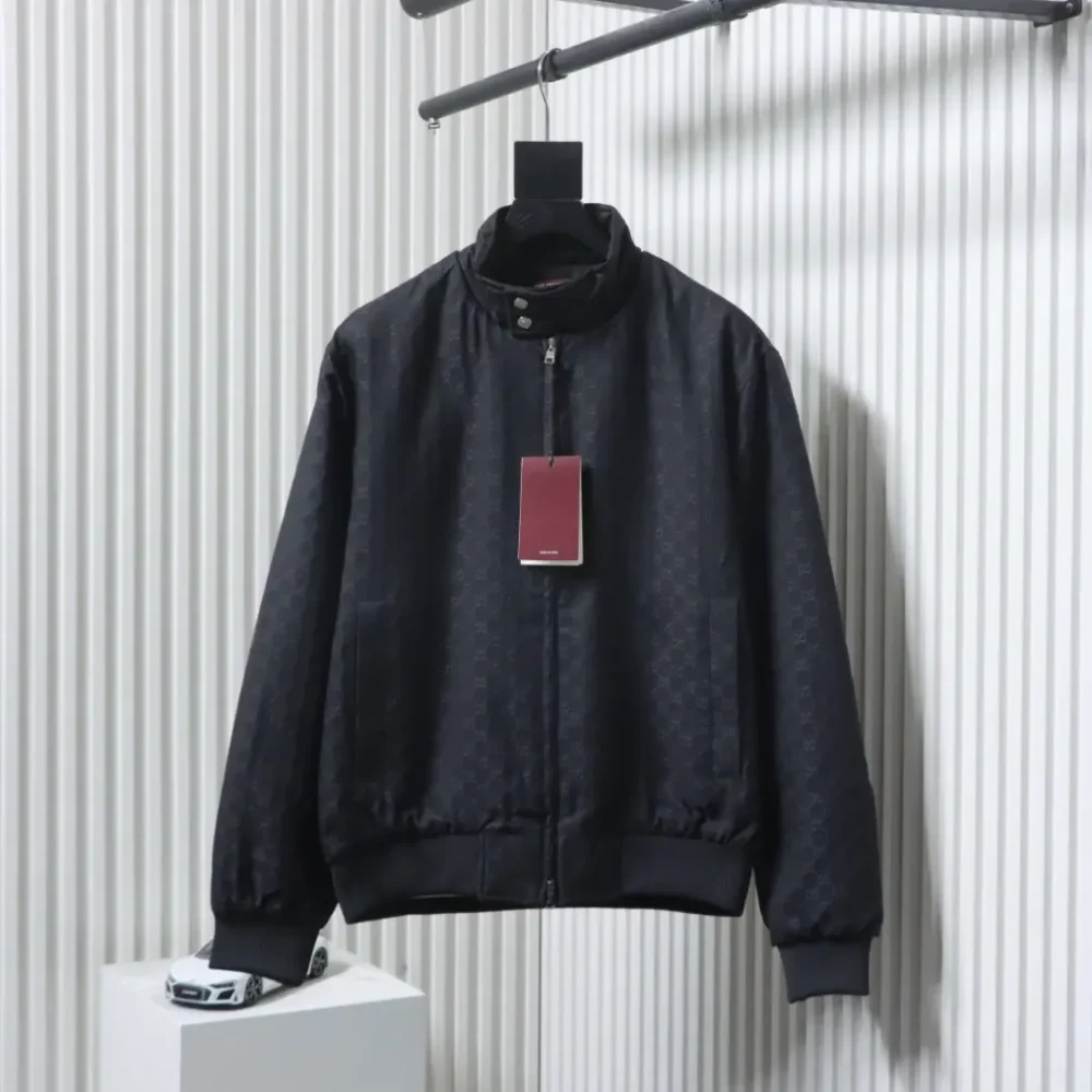 Steppjacke mit Stehkragen und Allover-GG-Muster – Bild 10