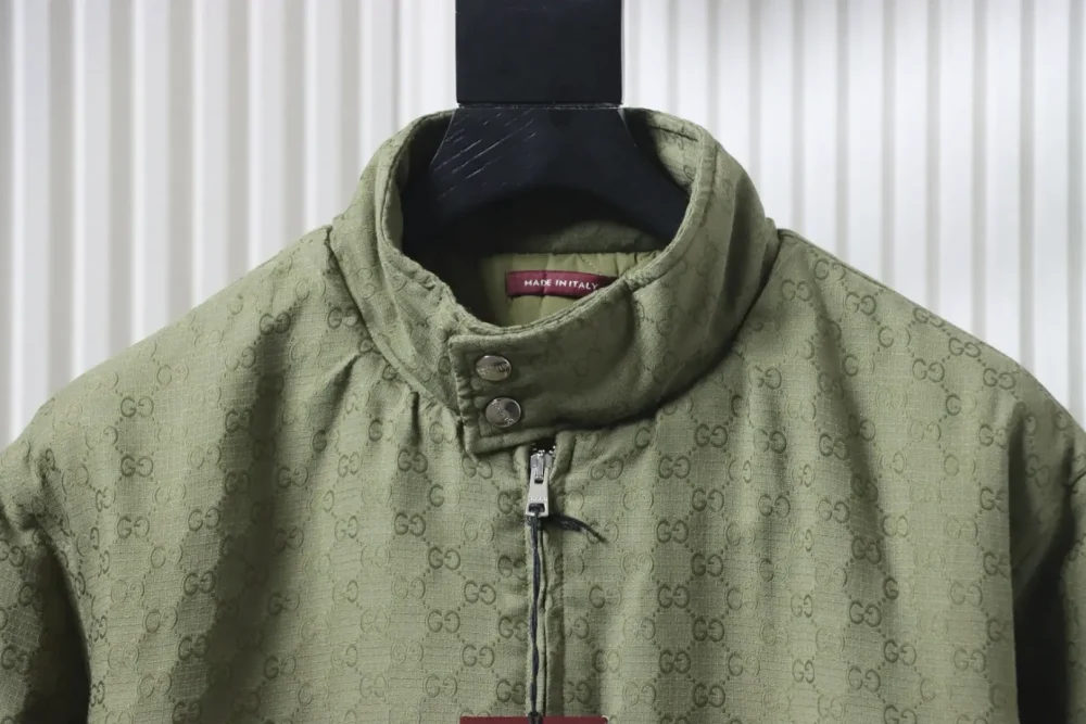 Steppjacke mit Stehkragen und Allover-GG-Muster – Bild 3