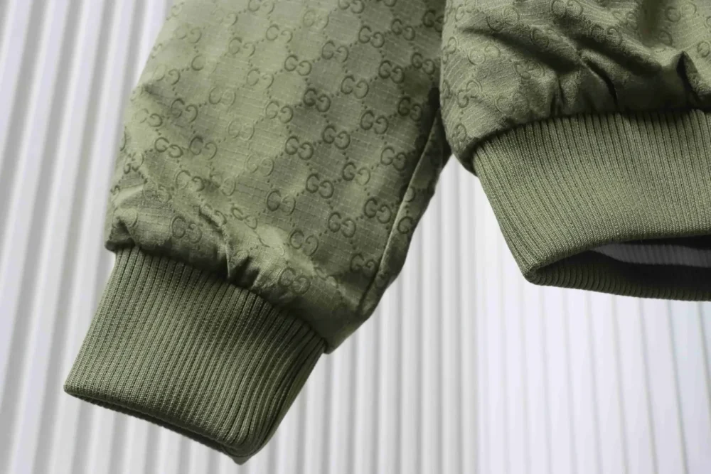 Steppjacke mit Stehkragen und Allover-GG-Muster – Bild 6
