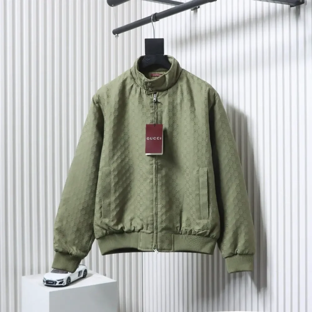 Steppjacke mit Stehkragen und Allover-GG-Muster