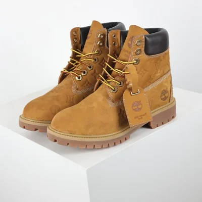 Stiefeletten mit „L.U. Timberland“-Schriftzug in Weizen