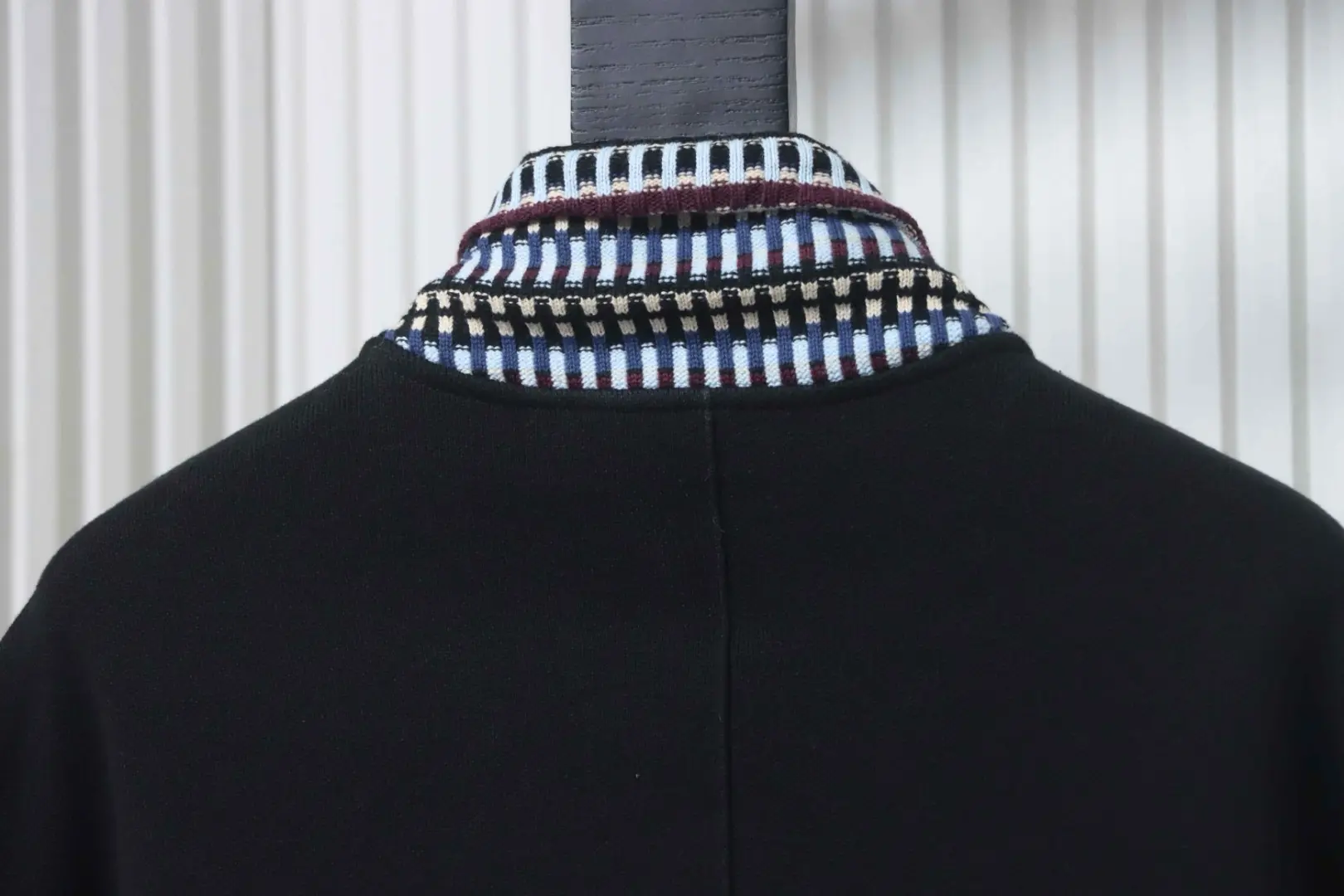 Strickjacke mit besticktem Logo – Bild 3