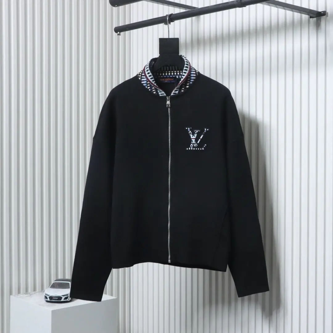 Strickjacke mit besticktem Logo