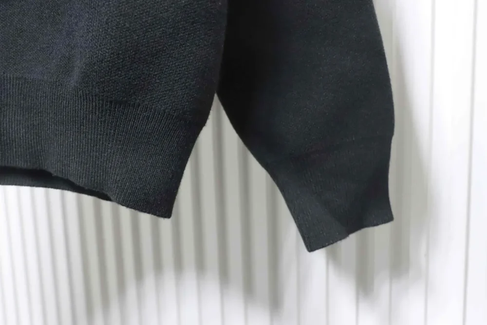 Schwarze Lederjacke mit gestrickter Taille – Bild 5