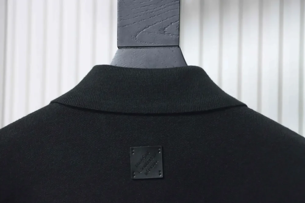 Schwarze Lederjacke mit gestrickter Taille – Bild 4