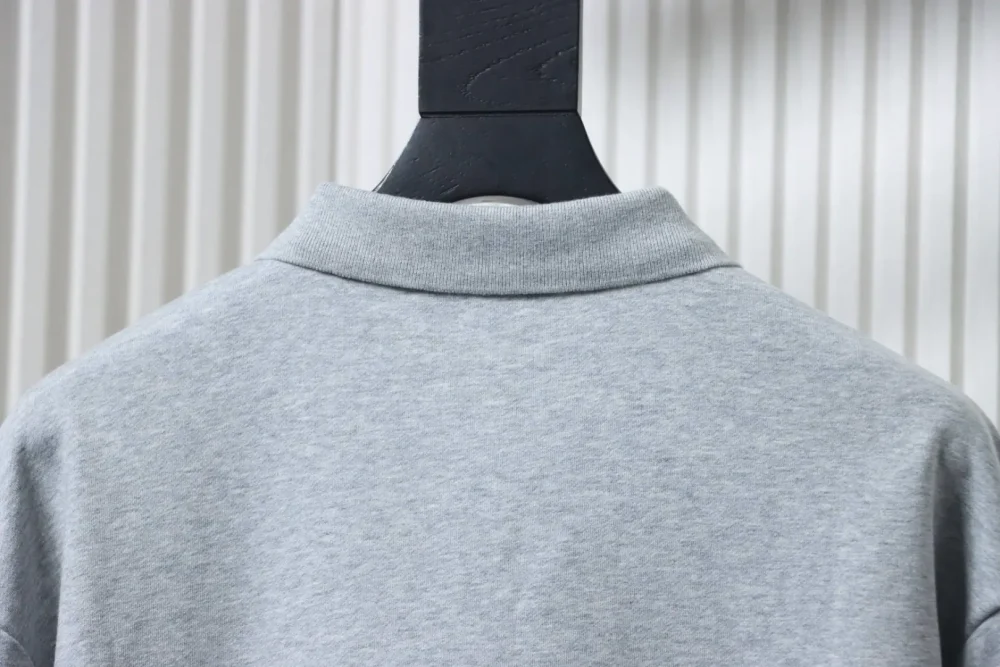 Sweatshirt mit Handtuch-Logo-Revers und Stickerei – Bild 4
