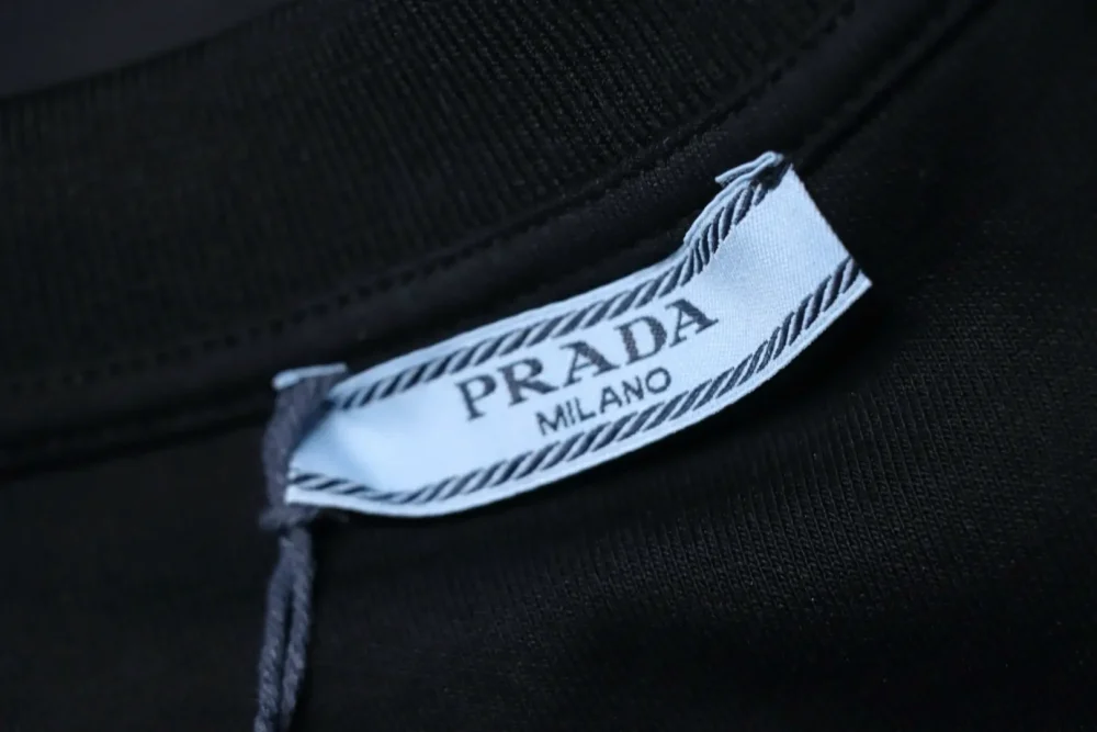 Sweatshirt mit Nylonbesatz, Jacquard-Frontpanel und Logo – Bild 9