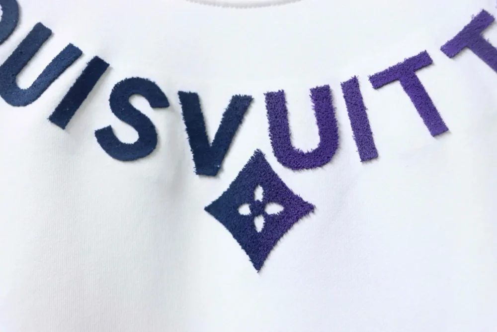 Sweatshirt mit Rundhalsausschnitt und aufgestickten Buchstaben in Farbverlaufszahnbürste XXL – Bild 7