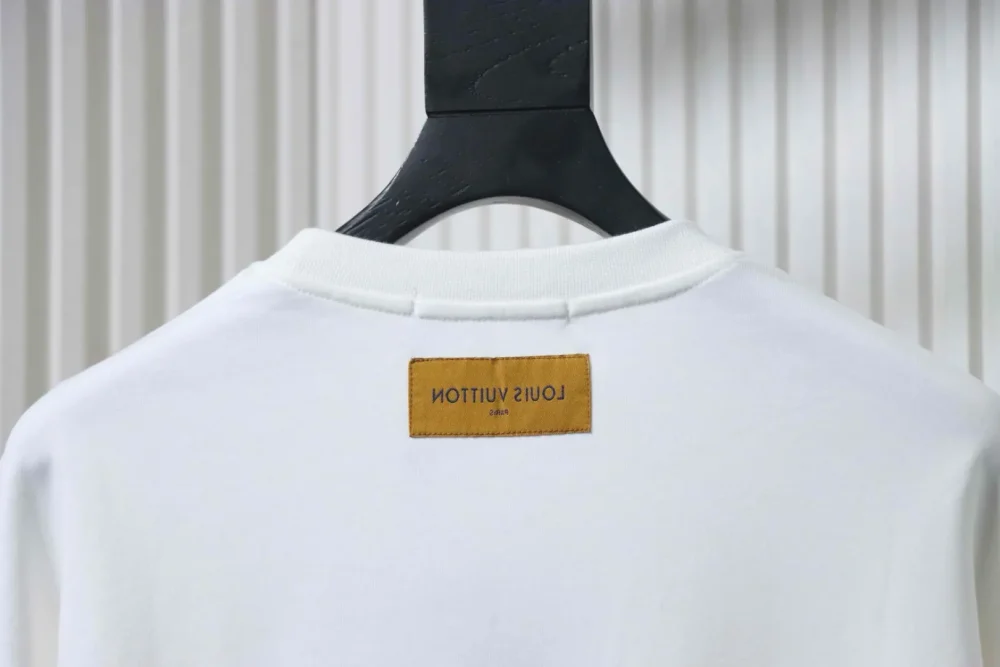 Sweatshirt mit Rundhalsausschnitt und aufgestickten Buchstaben in Farbverlaufszahnbürste XXL – Bild 4