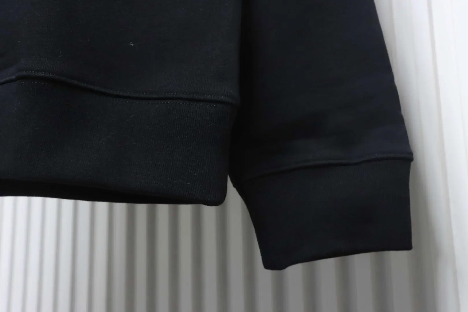 Sweatshirt mit angedeuteter Tasche und Buchstabenprint, Rundhalsausschnitt – Bild 7