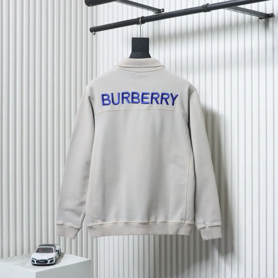 Sweatshirt mit halbem Reißverschluss und kleiner Schlachtross-Stickerei – Bild 2