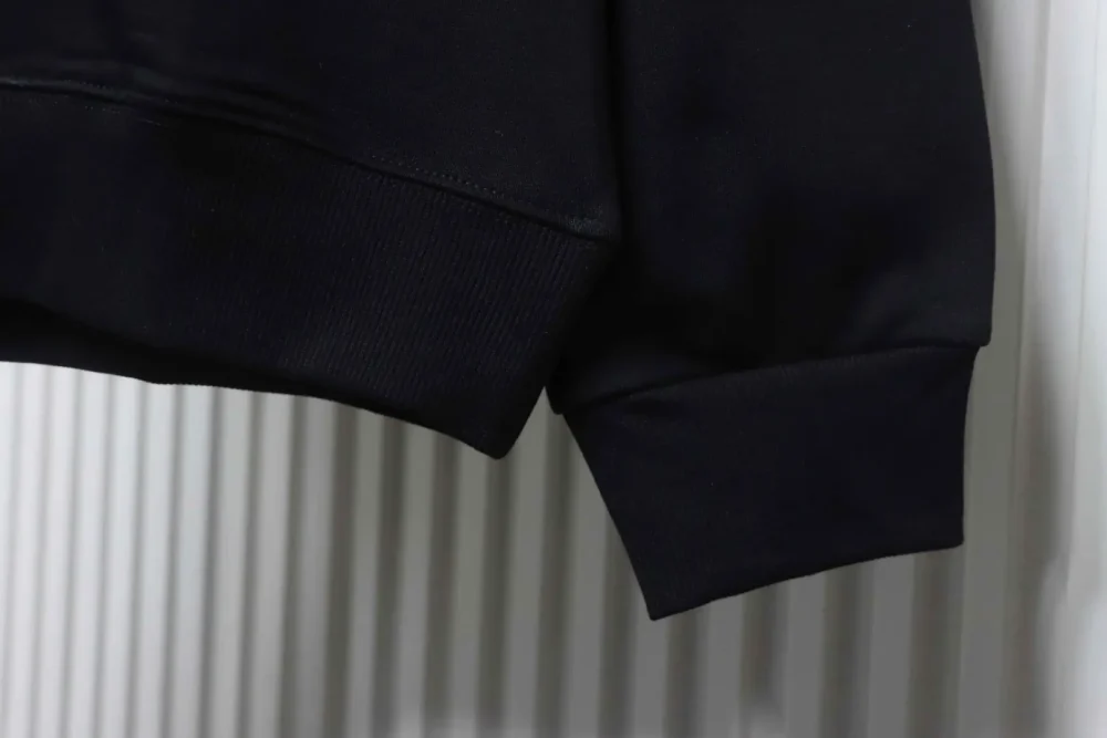 Sweatshirt mit kleinem, gesticktem Logo und Rundhalsausschnitt – Bild 6