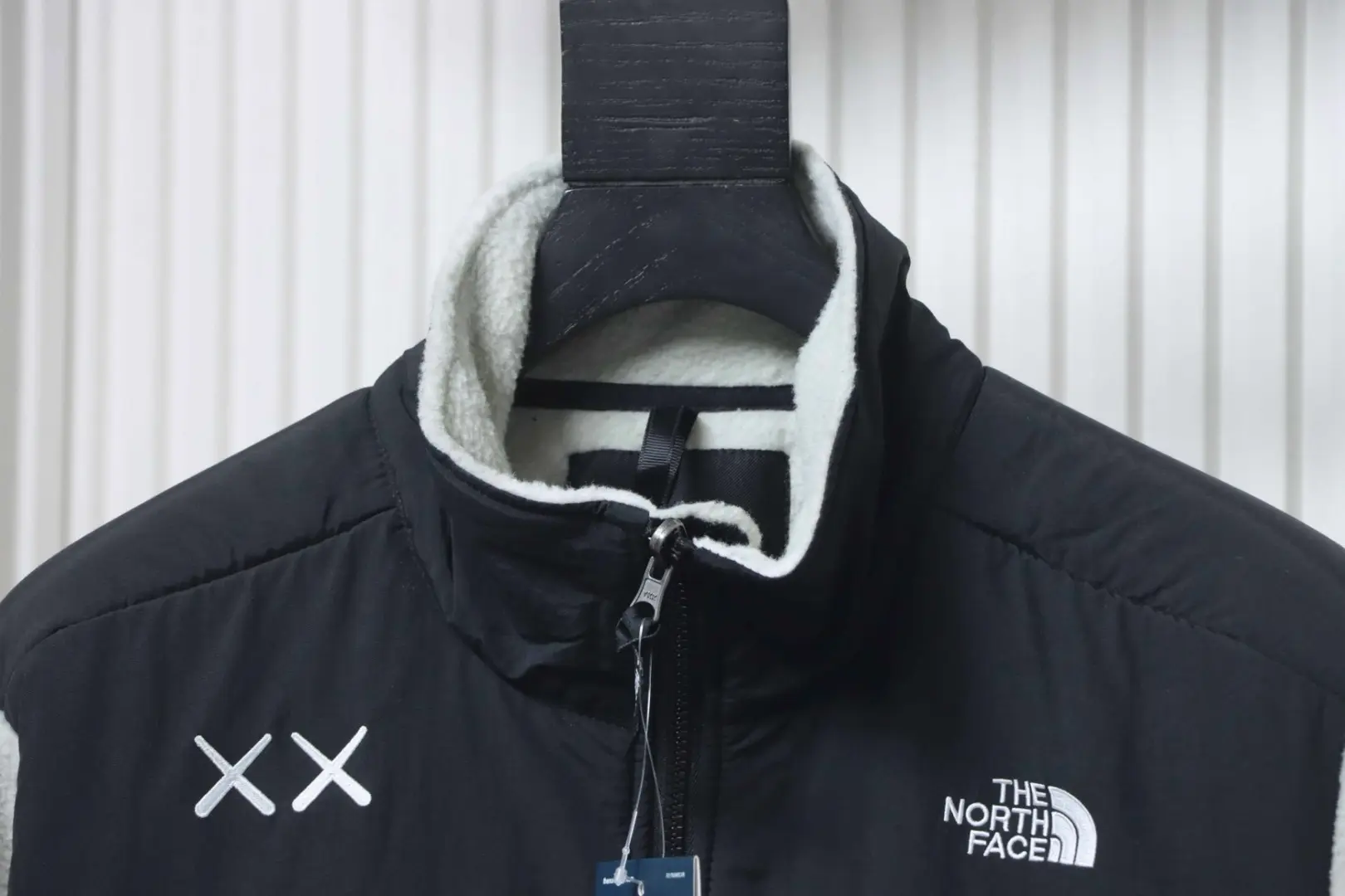 TNF The North Face 1995 bedruckte Fleecejacke mit Reißverschluss und Farbblockdesign – Bild 3