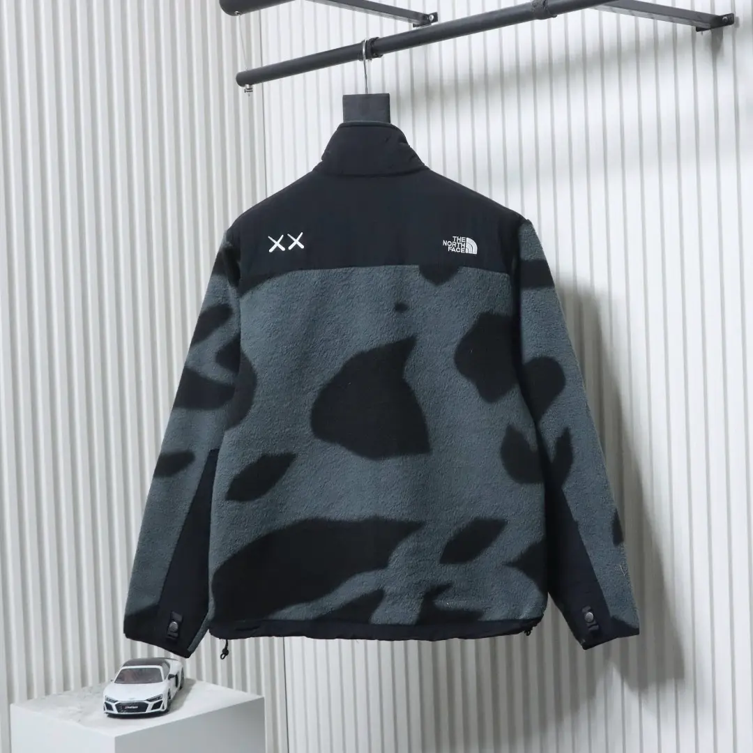 TNF The North Face 1995 bedruckte Fleecejacke mit Reißverschluss und Farbblockdesign – Bild 14