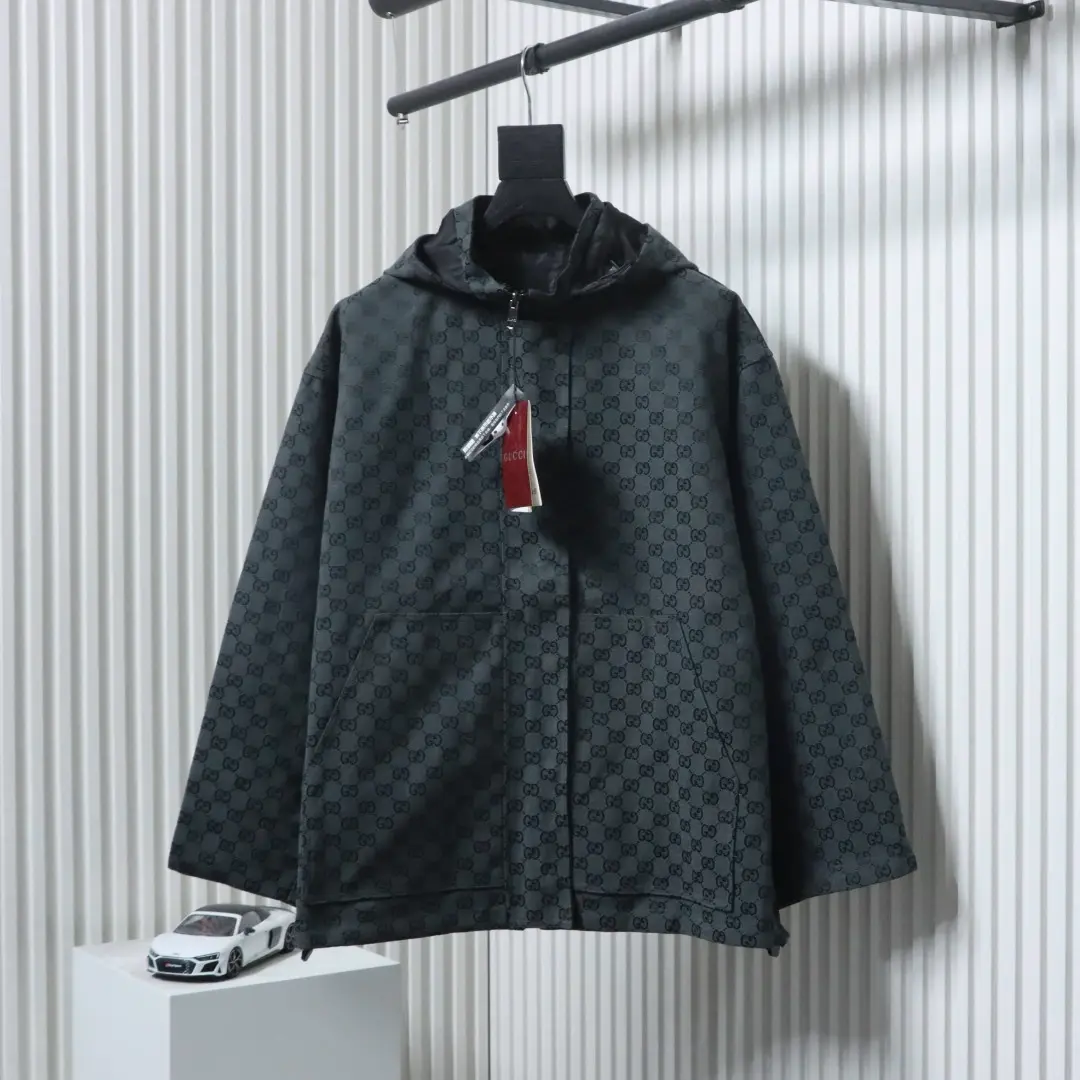 Trenchcoat mit durchgehendem Monogramm-Print