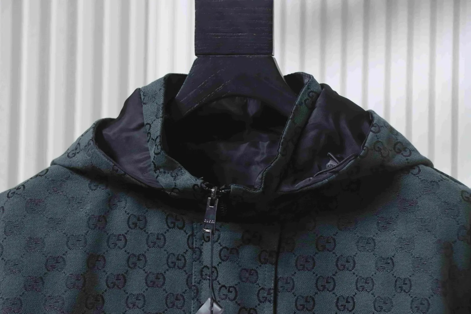 Trenchcoat mit durchgehendem Monogramm-Print – Bild 3